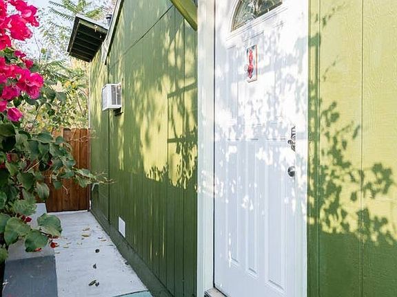 5th image of 853 E San Antonio St