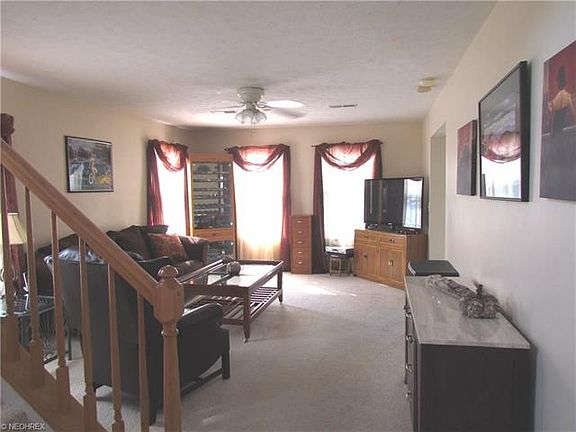 5th image of 288 Huntsford Dr