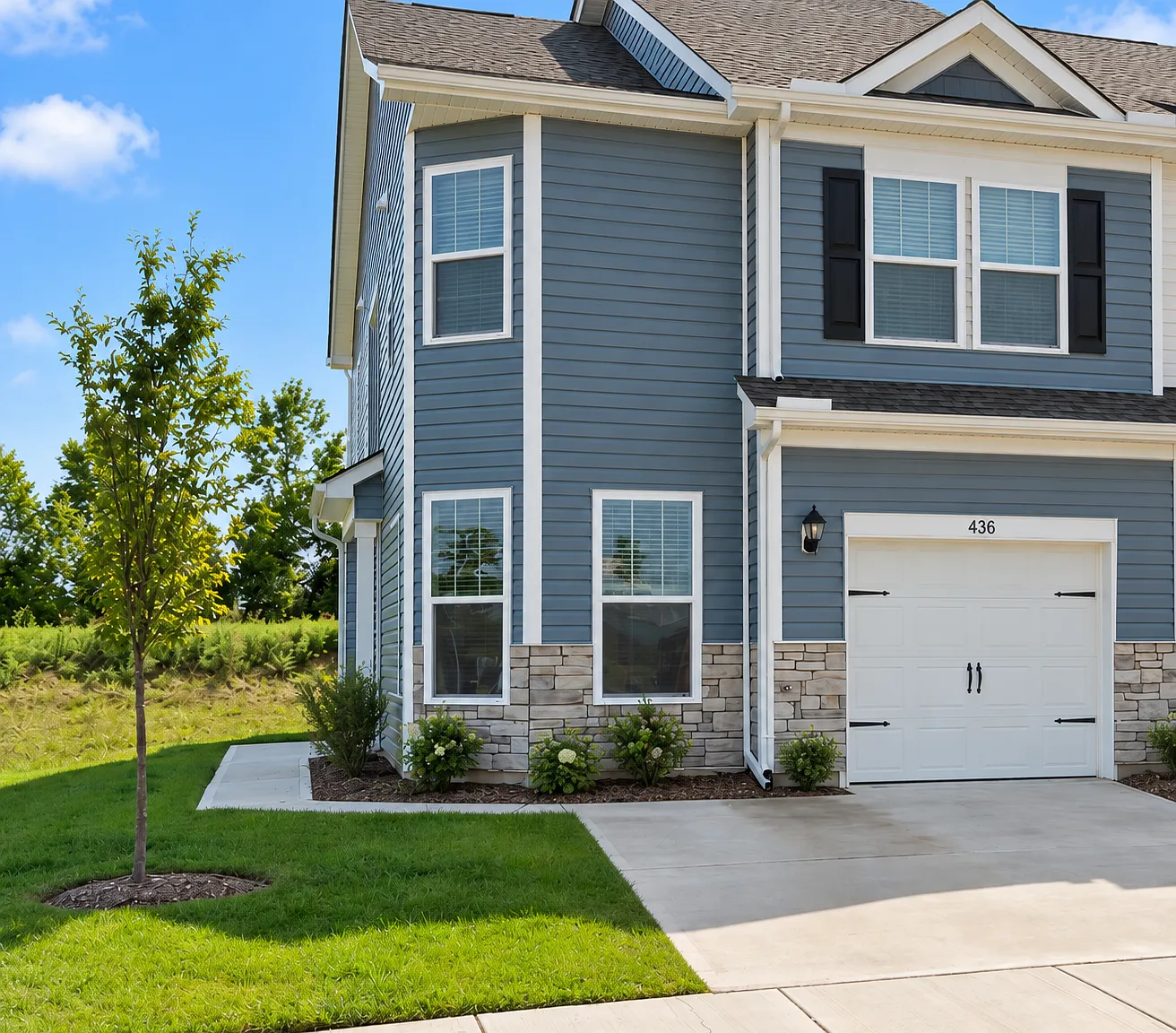 3 bed, 2.5 bath, 1774 sqft, $2,600 — Photo 1