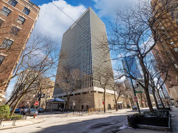 1 E Scott St APT 2004, Chicago, IL 60610