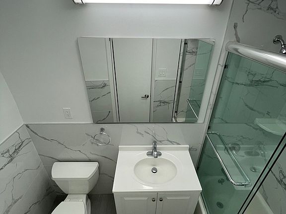 4th image of 224 E 81st St #2C