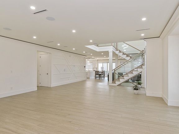 4th image of 20754 48th Ave