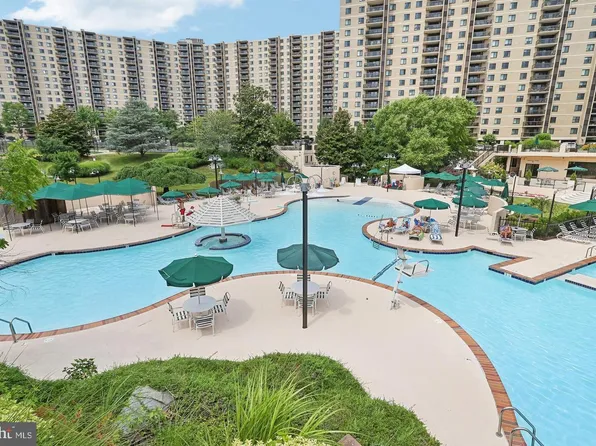 307 Yoakum Pkwy APT 502, Alexandria, VA 22304