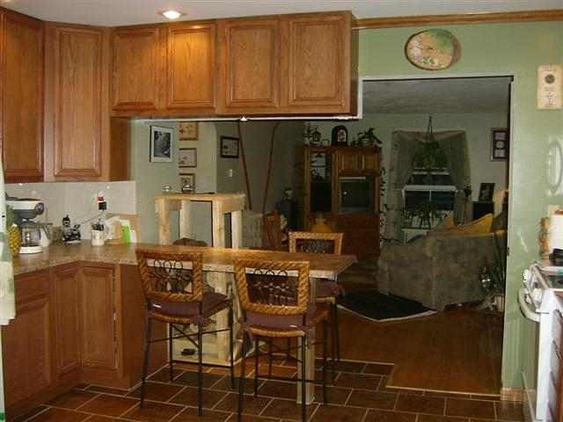 2nd image of 10943 MARIAVILLE Road