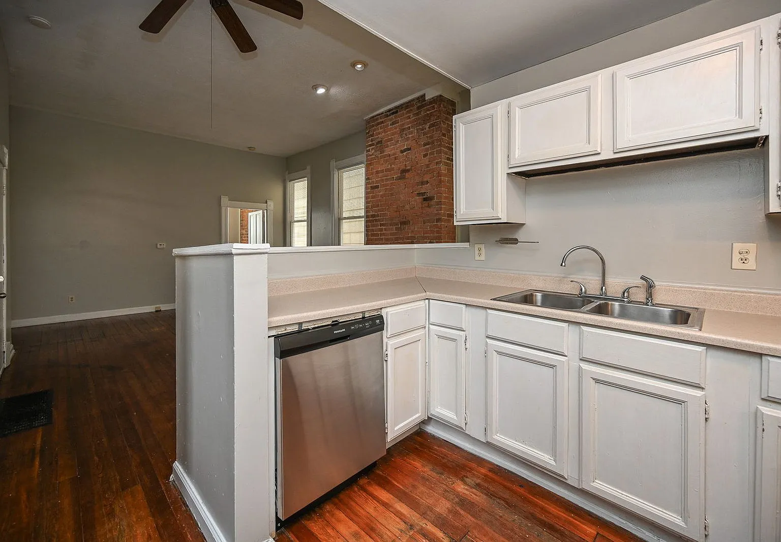 2667 Bellevue Ave — Photo 4