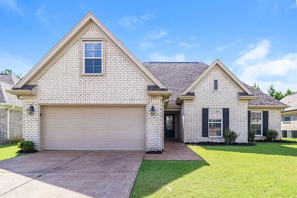 3 bed, 2.0 bath, 1918 sqft, $2,190 — Photo 1