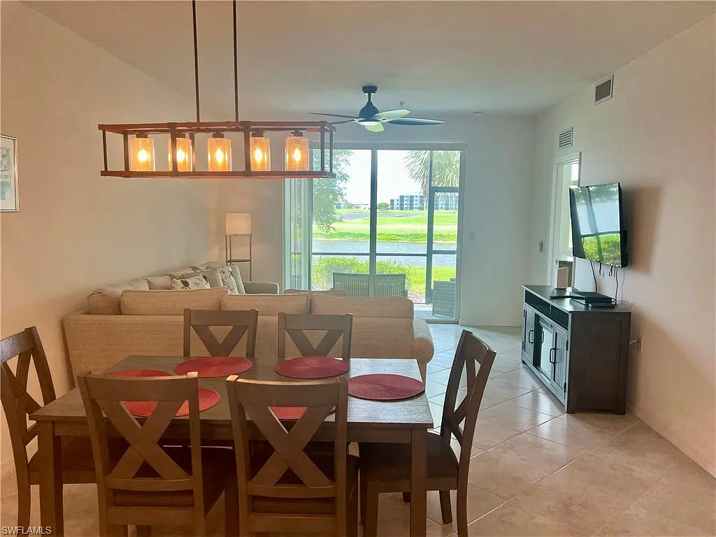 2 bed, 2.0 bath, 1120 sqft, $1,895 — Photo 4