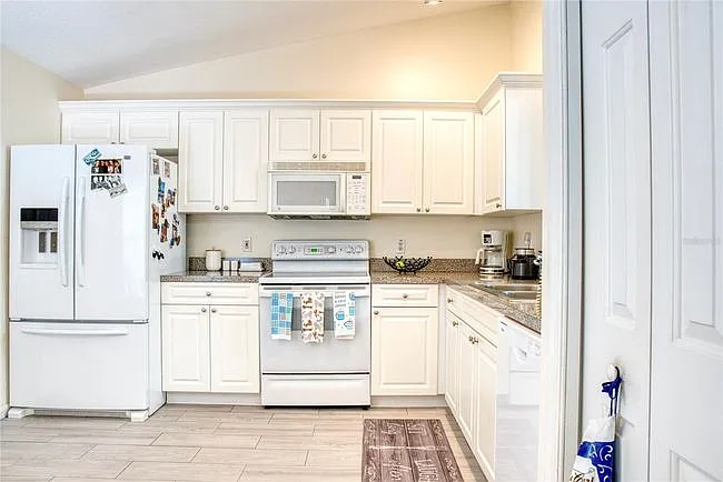3455 Village Green Ct — Photo 6