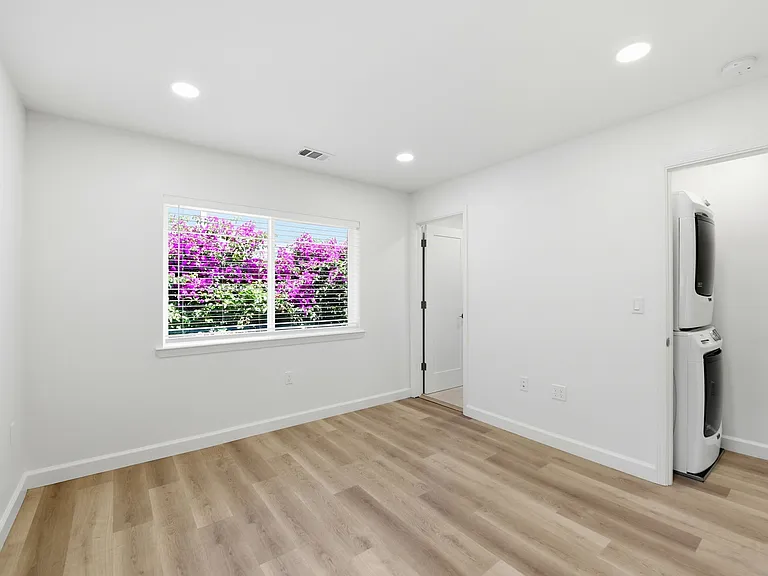 447 Alviso St — Photo 21
