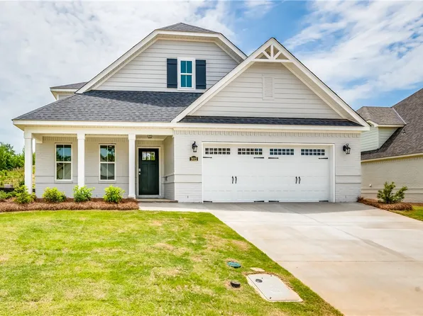 2022 Hidden Lakes Dr, Opelika, AL 36801