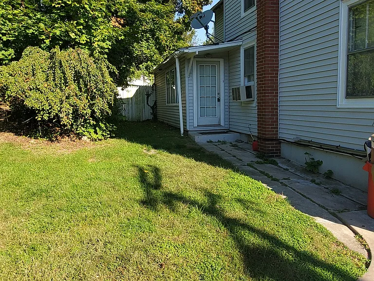 23 Dewey St — Photo 2