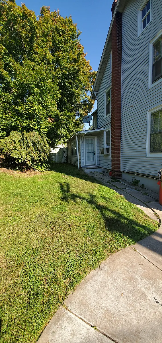 Building Photo - 23 Dewey St