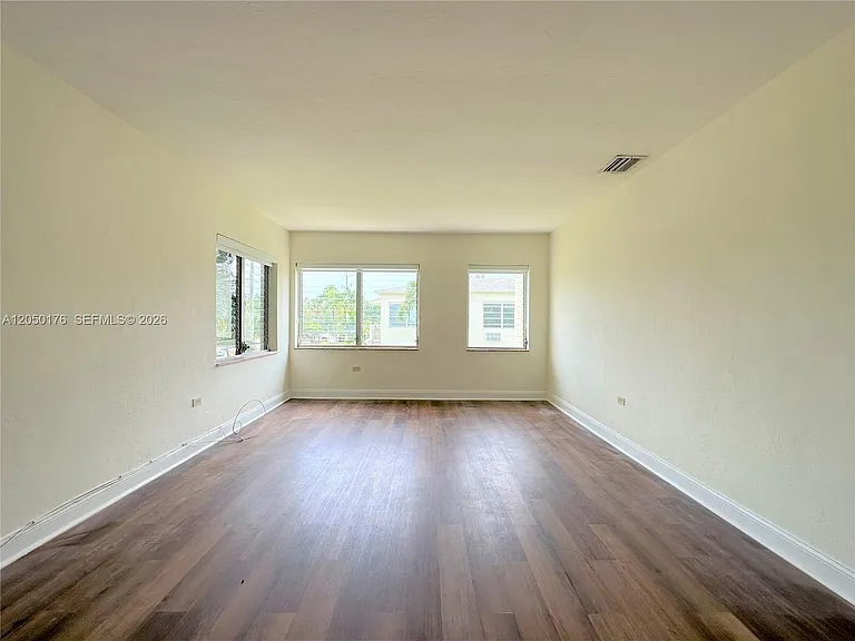 1920 Biarritz Dr #3 — Photo 2