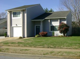793 Pine Lake Dr, Virginia Beach, VA 23462