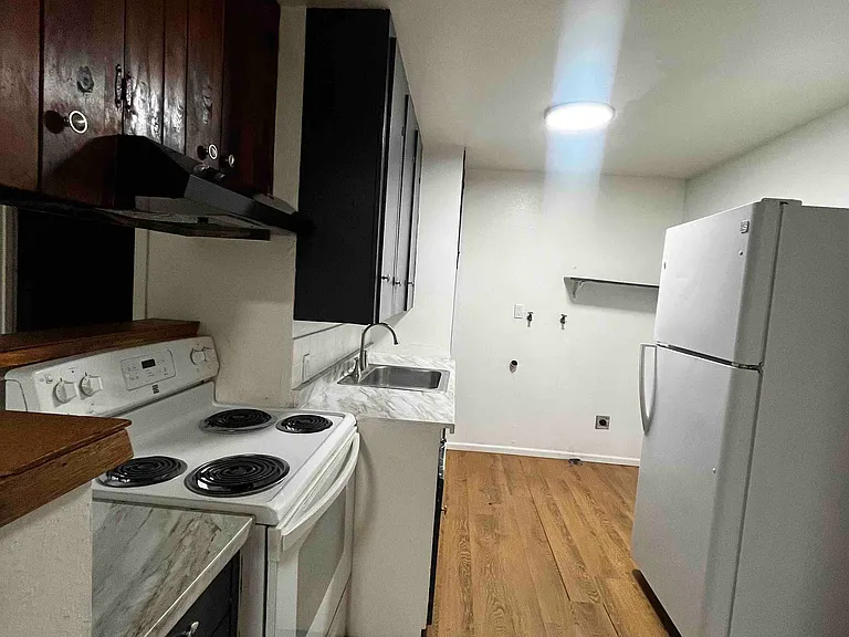 115 N Main Ave #3 — Photo 1