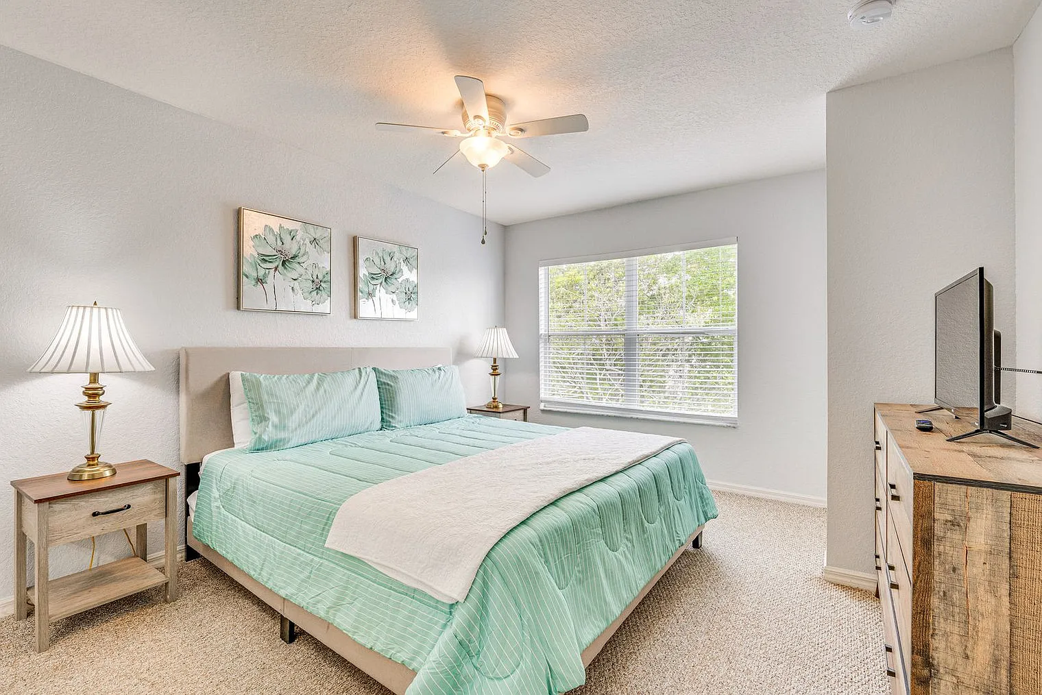 3 bed, 2.0 bath, 1463 sqft, $2,778 — Photo 3