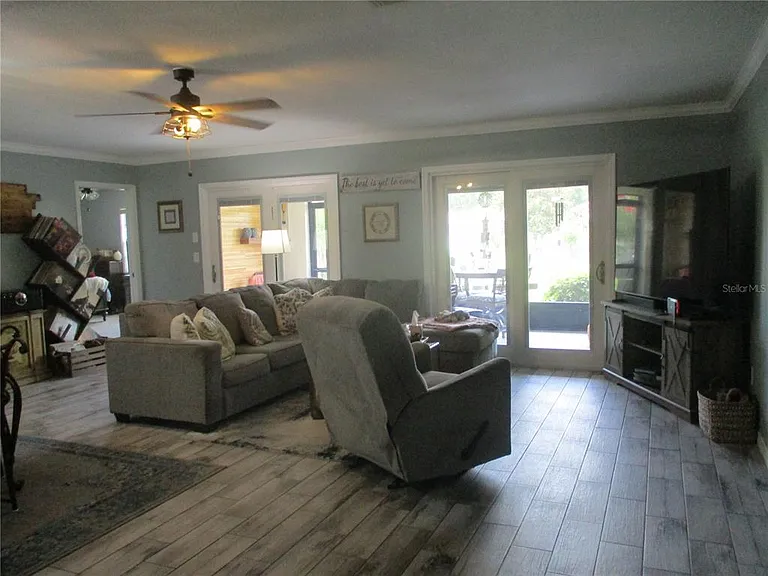 2111 N Halcyon Dr — Photo 3