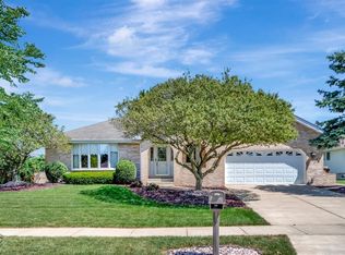19255 Stonehenge Dr, Mokena, IL 60448