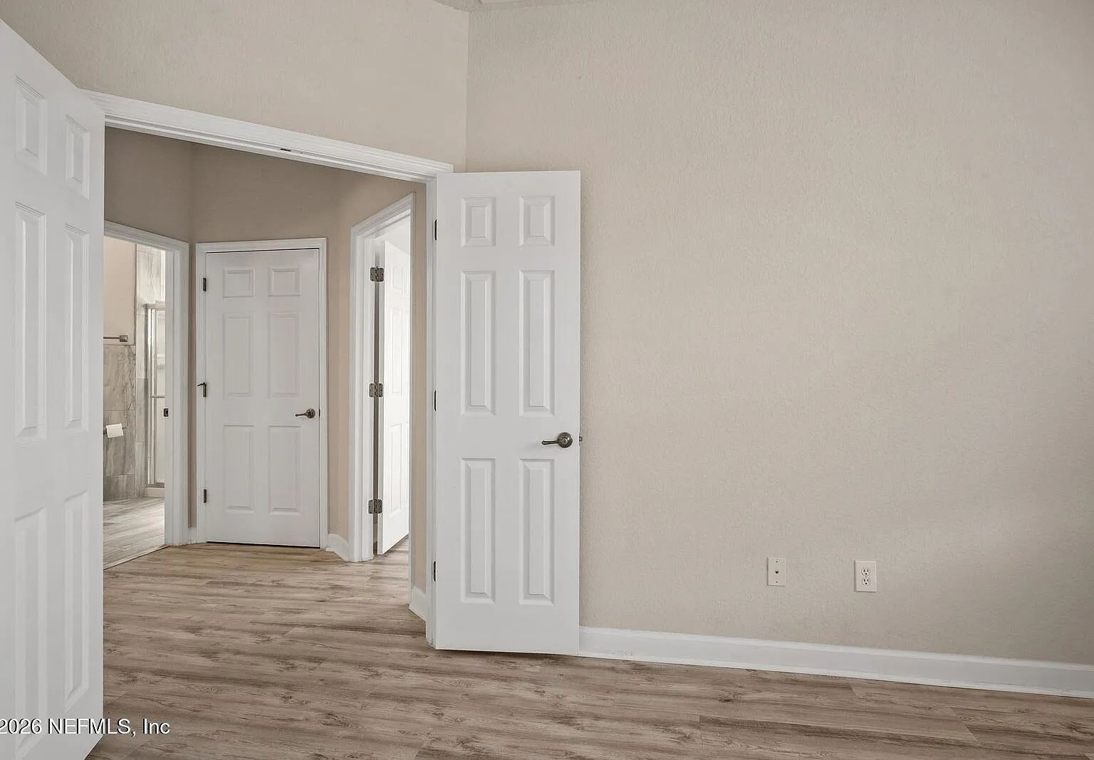 3 bed, 2.0 bath, 2043 sqft, $2,400 — Photo 4