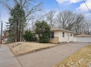 1515 32nd St, Moline, IL 61265