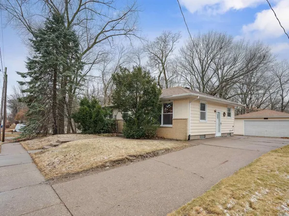 1515 32nd St, Moline, IL 61265