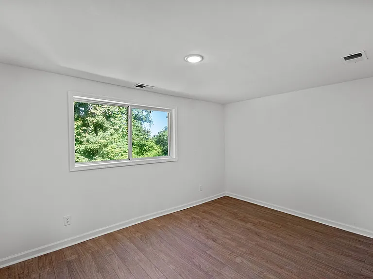 1886 Beechford Ave — Photo 20
