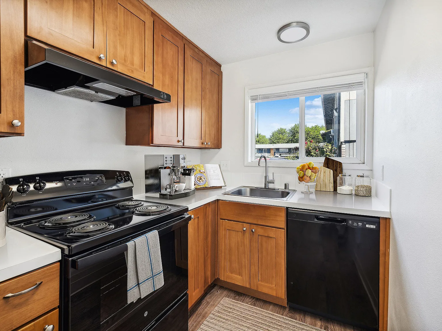 Alturas Vose Townhomes — Photo 1