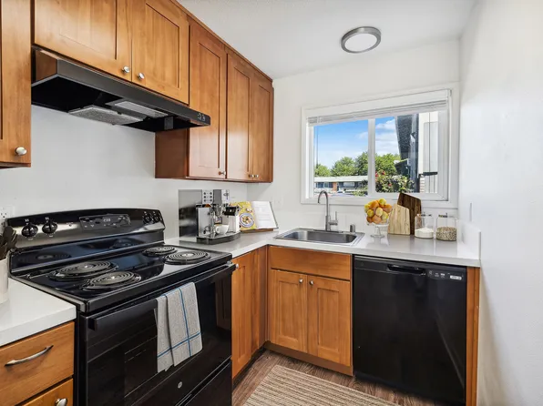 Alturas Vose Townhomes, 6150-6155 SW King Blvd #6155-7, Beaverton, OR 97008