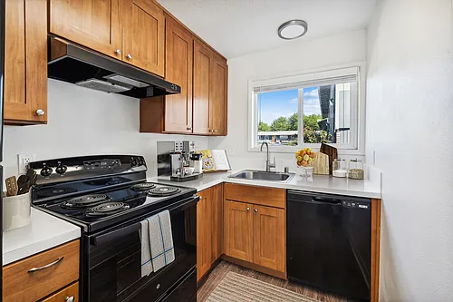 Alturas Vose Townhomes Photo 1