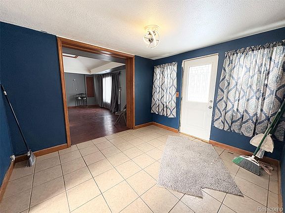3rd image of 2374 Bradford Dr