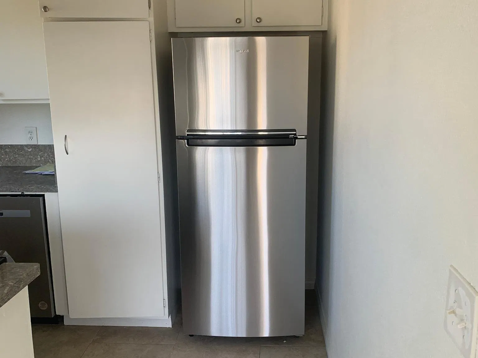 2 bed, 1000 sqft, $2,400 — Photo 2
