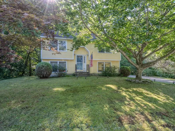 7 Woods Drive, Newmarket, NH 03857