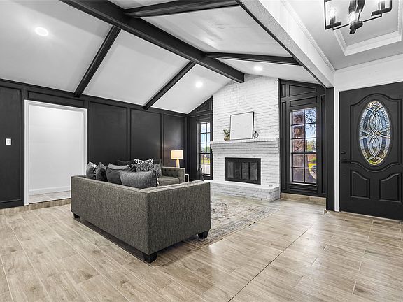3rd image of 706 Brookdale Cir
