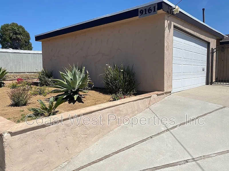 3 bed, 2.0 bath, 1200 sqft, $4,400 — Photo 2