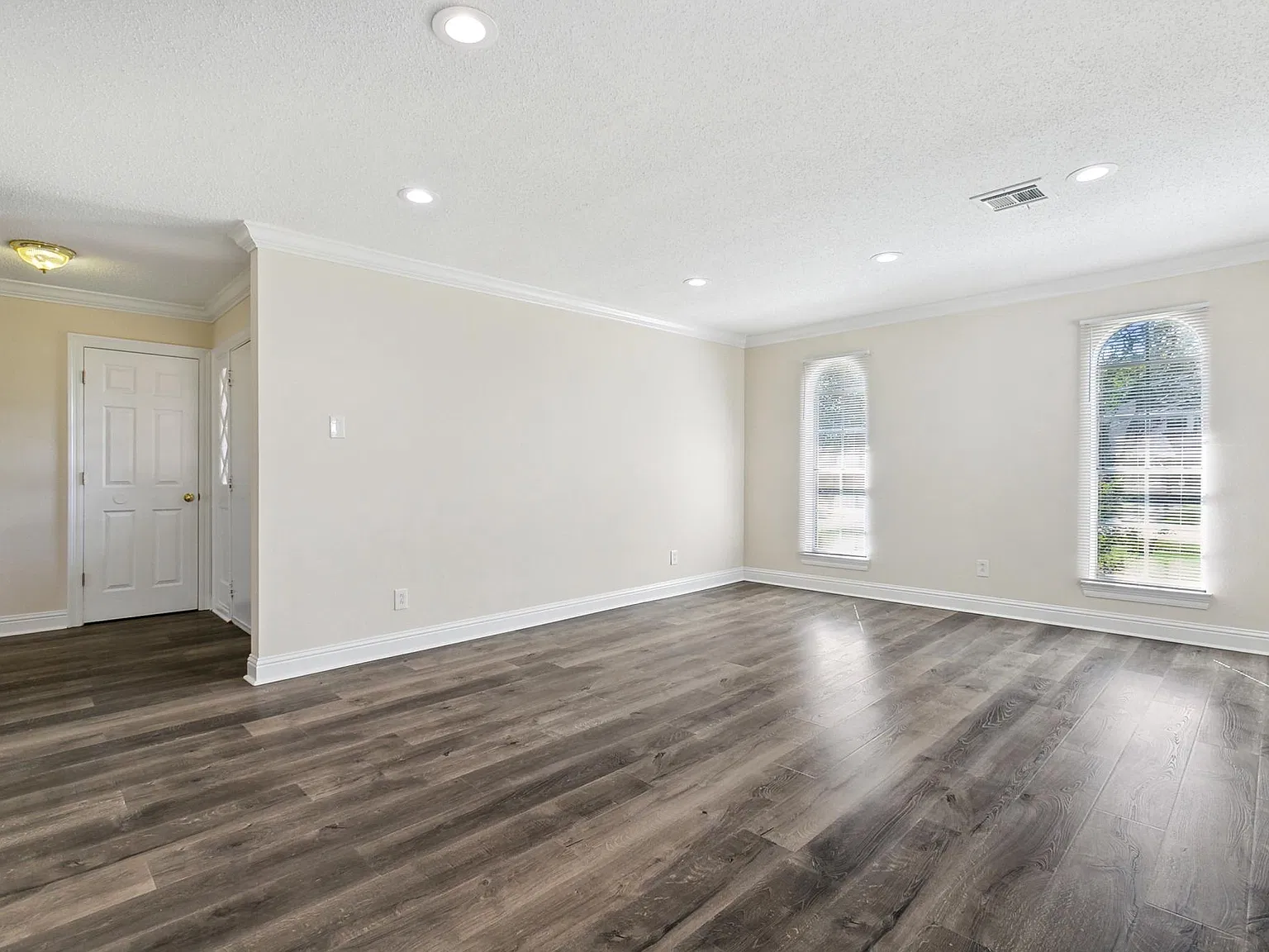 3 bed, 1850 sqft, $2,275 — Photo 3