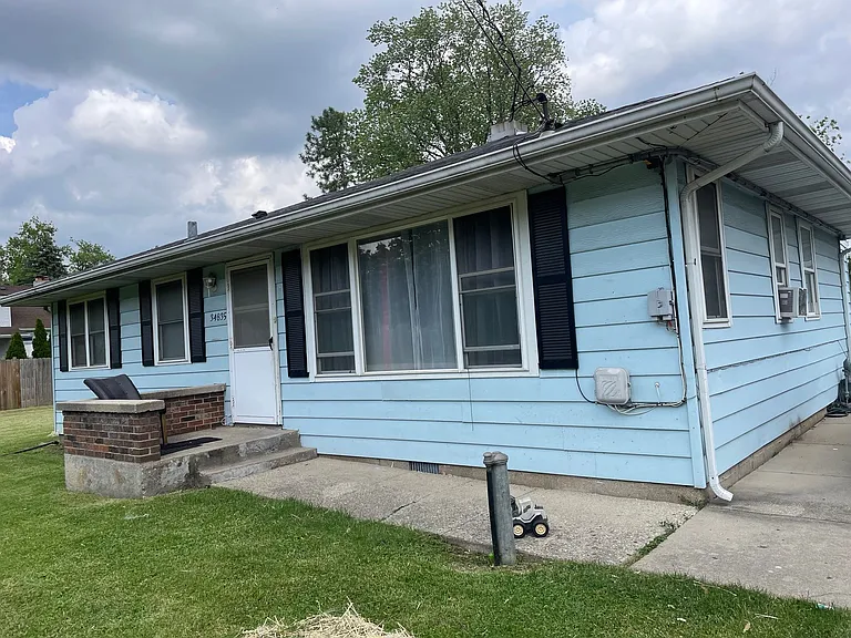 34835 N Oakwood Ave — Photo 1
