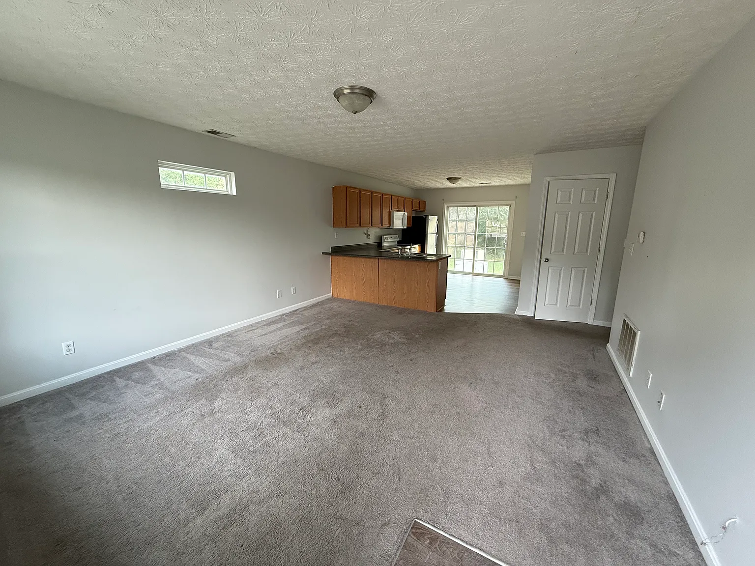 3 bed, 1125 sqft, $1,650 — Photo 2