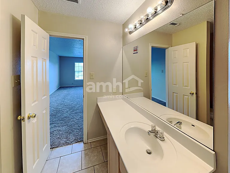 11234 Berkley Sq — Photo 12