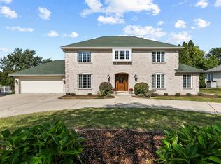 168 Saddle Brook Dr, Oak Brook, IL