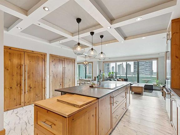 3rd image of 1121 N 6th Ave SW #1505