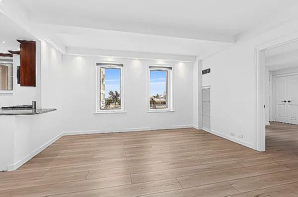 1st image of 106 Central Park S APT 19F