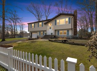 76 Oakwood Rd, Niantic, CT 06357