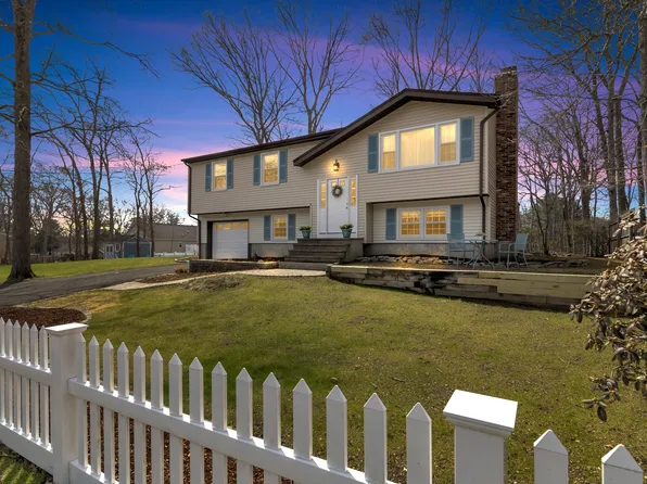 76 Oakwood Road, East Lyme, CT 06357