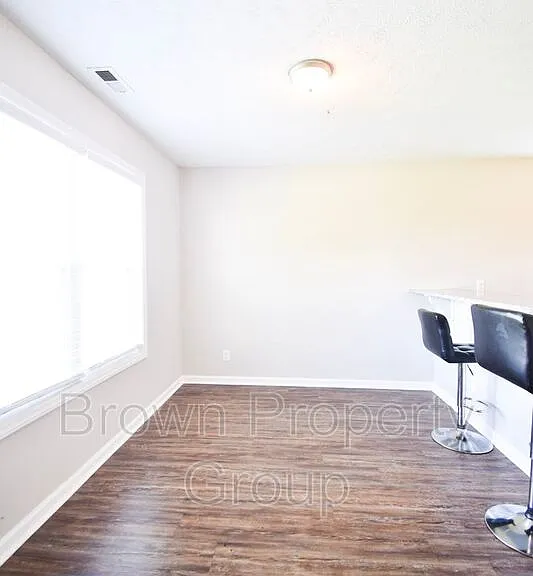 411 Northwoods Dr — Photo 7