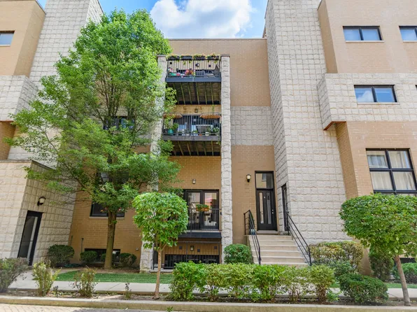 2144 W Schiller St, Chicago, IL 60622