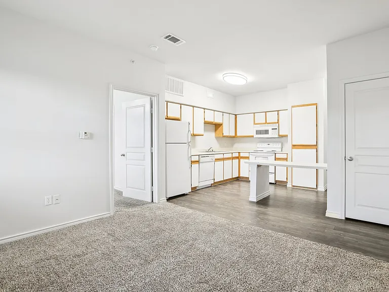 Stone Creek Apartments — Photo 31