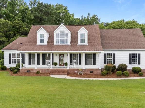 541 Mallie Pearce Rd, Zebulon, NC 27597