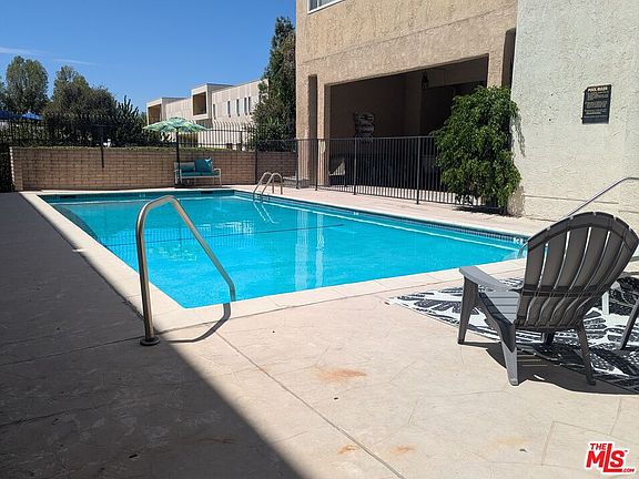 2nd image of 5412 Lindley Ave Unit 218