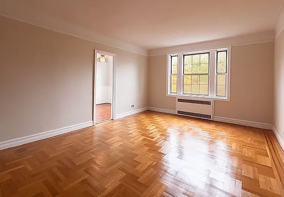 3rd image of 117 Park Ln S #D4a
