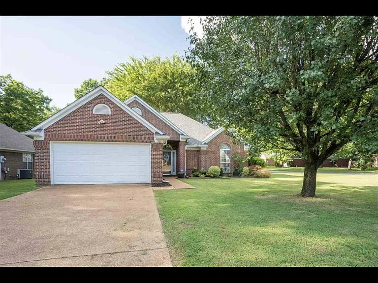 178 Pennington Pl — Photo 1